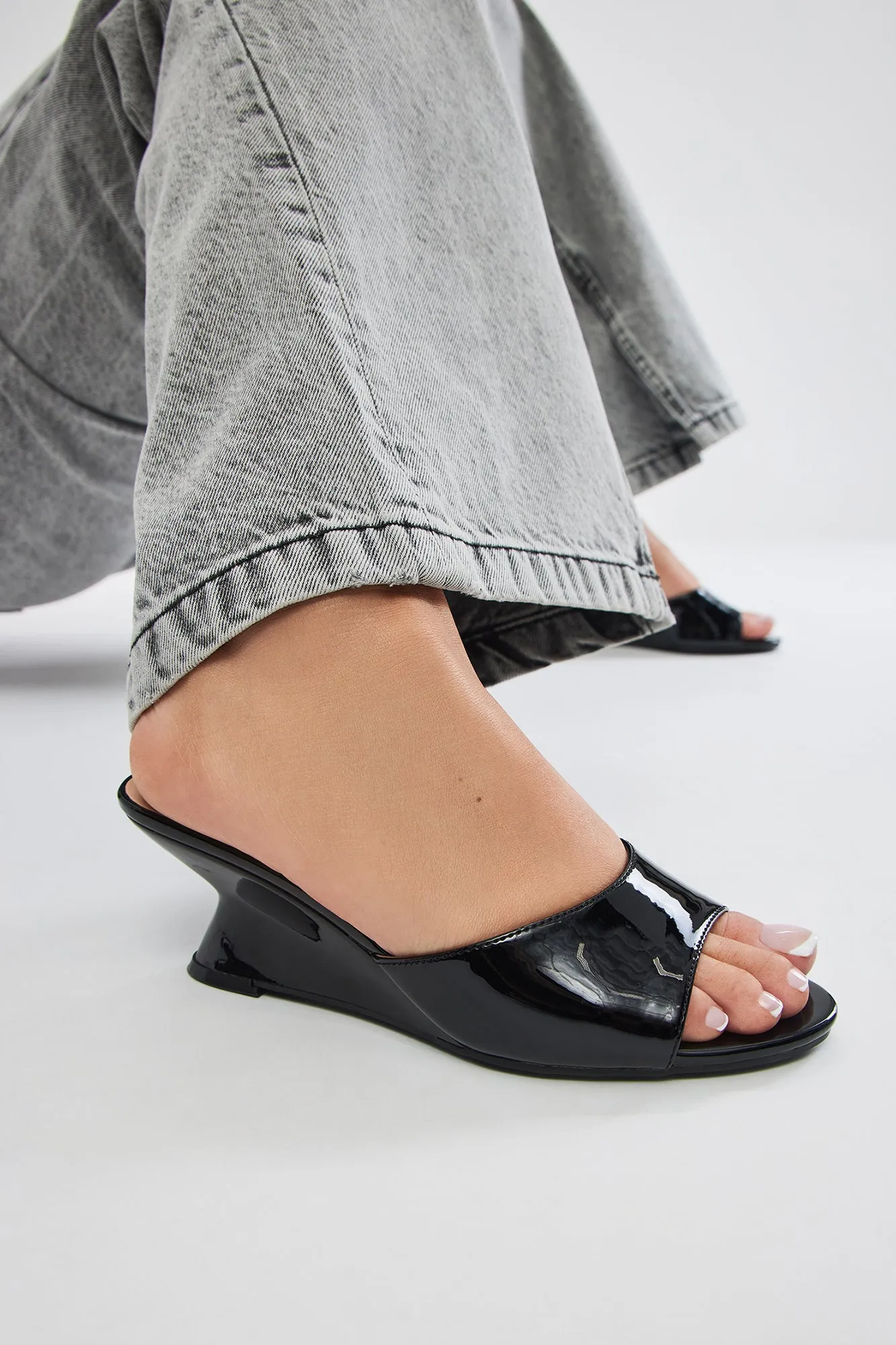 Baddie On The Go Wedges - Black