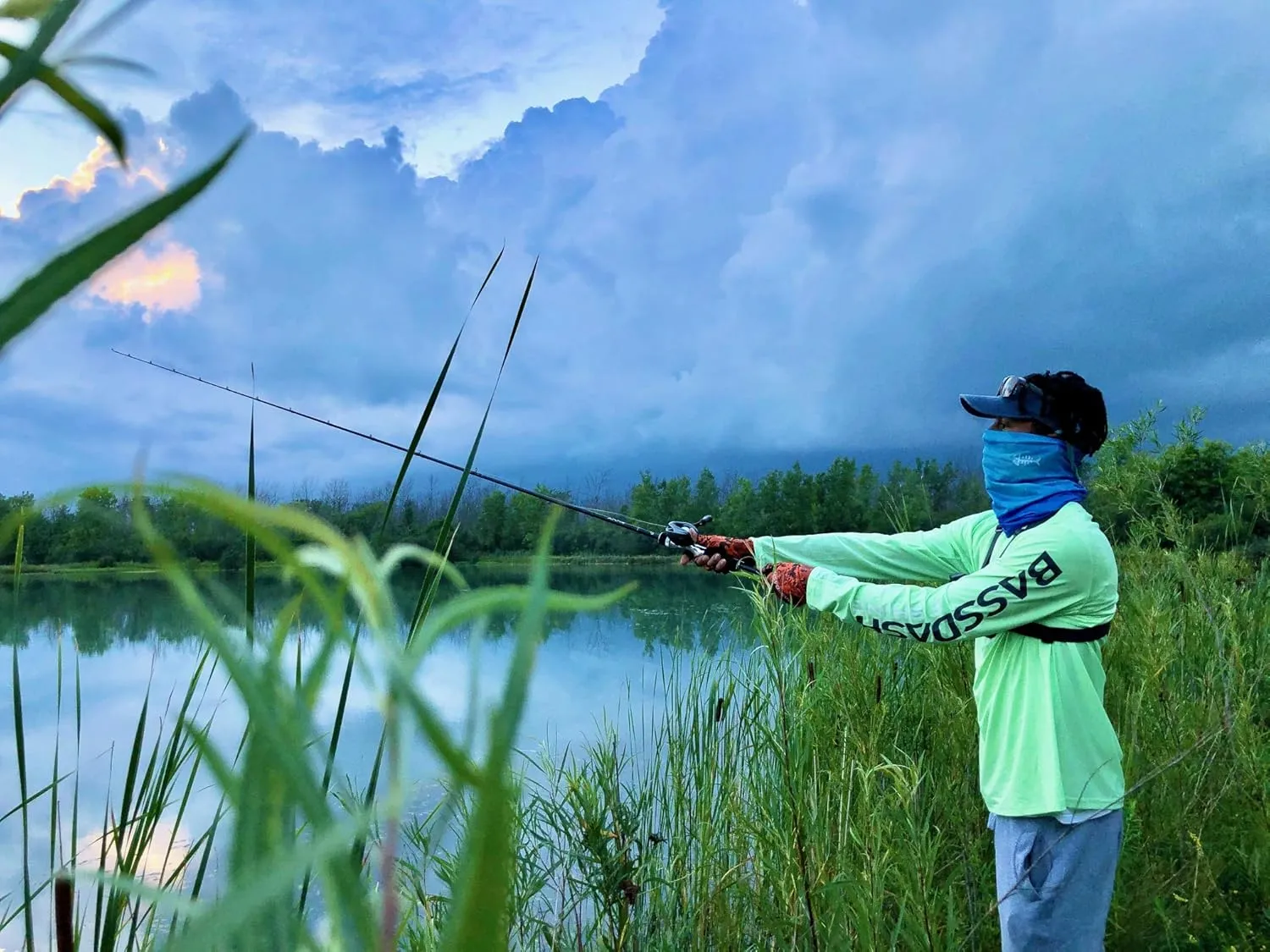 BASSDASH Fishing T Shirts for Men UV Sun Protection UPF 50  Long Sleeve Tee T-Shirt
