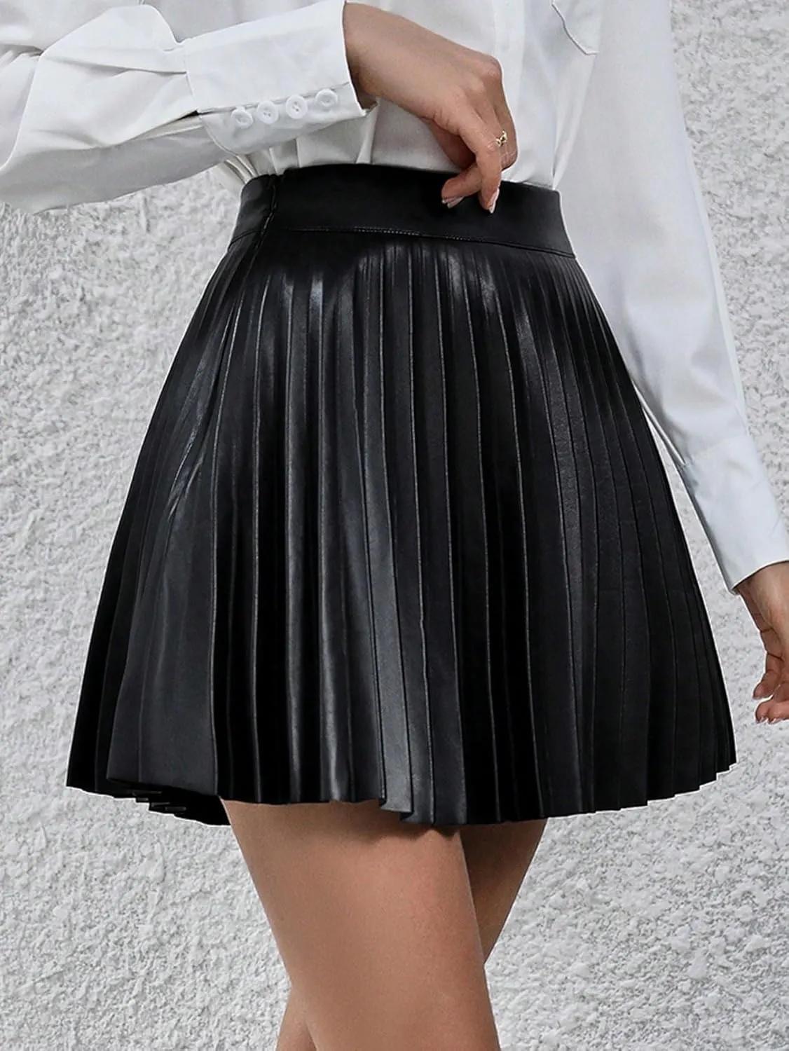 Beach Causal Women's Skirt High Waisted Pleated Pu Leather Mini Skirt with Elegant