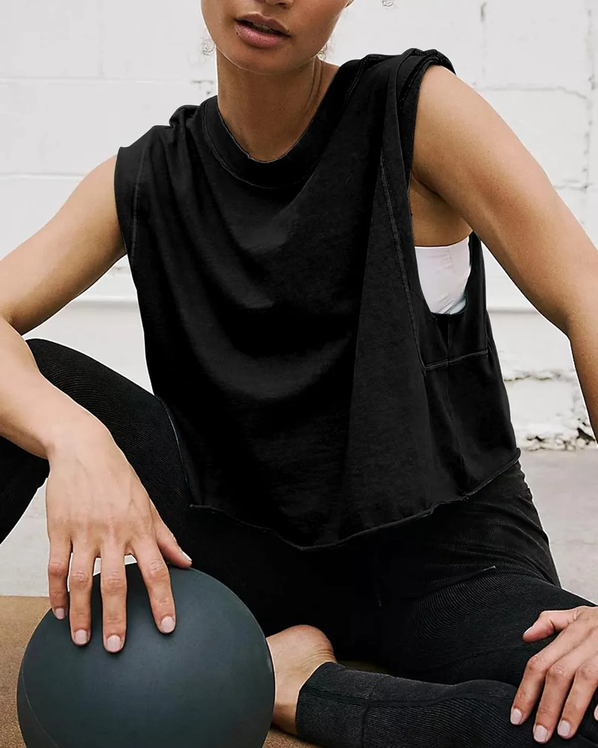 HUGOOME Women Workout Tank Tops Oversized Crop Sleeveless Tee Loose Fit Boxy Basic Yoga Active Summer T Shirts Gym 2025