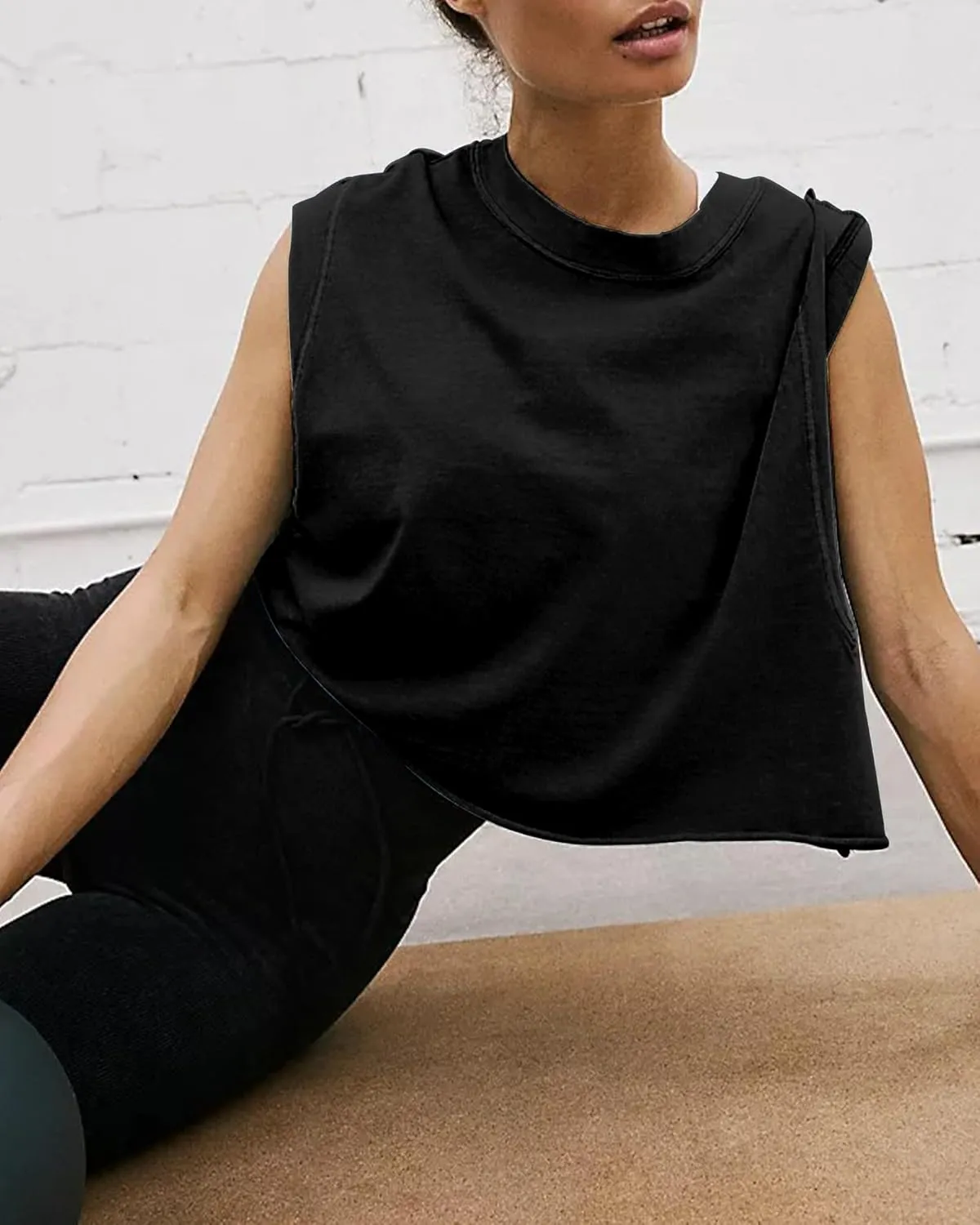 HUGOOME Women Workout Tank Tops Oversized Crop Sleeveless Tee Loose Fit Boxy Basic Yoga Active Summer T Shirts Gym 2025