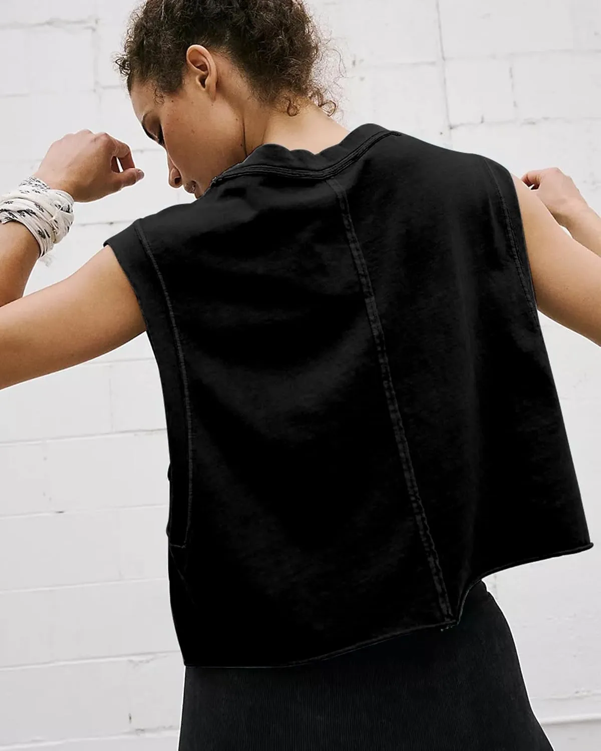 HUGOOME Women Workout Tank Tops Oversized Crop Sleeveless Tee Loose Fit Boxy Basic Yoga Active Summer T Shirts Gym 2025