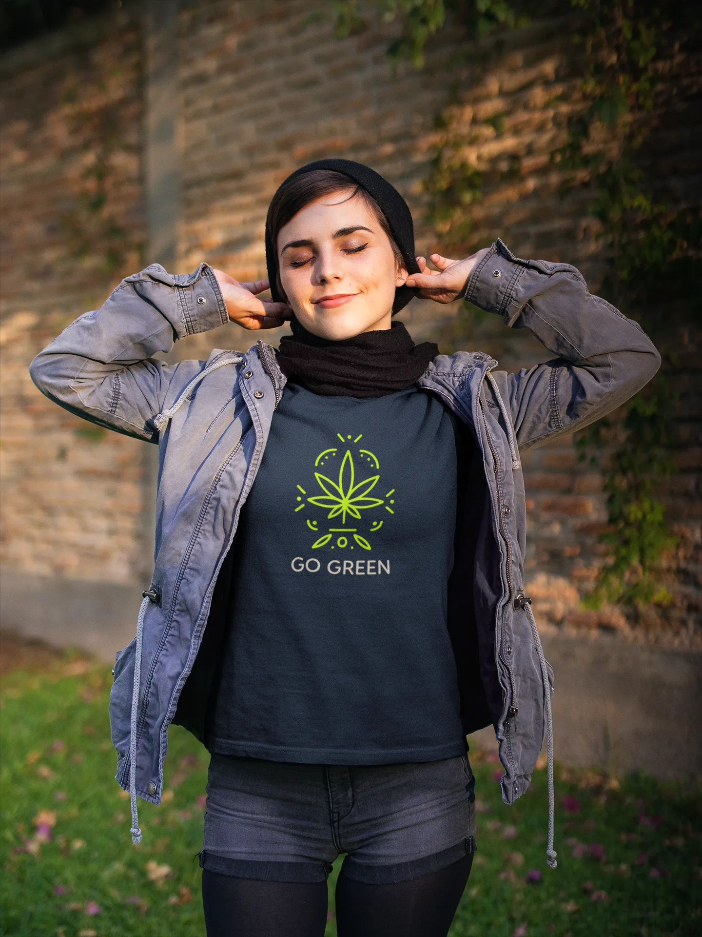 " GO GREEN " - HALF-SLEEVE T-SHIRT.
