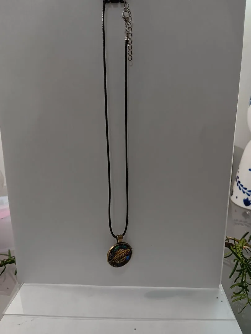 Resin Necklace, pendant en resin , chain Jewelry