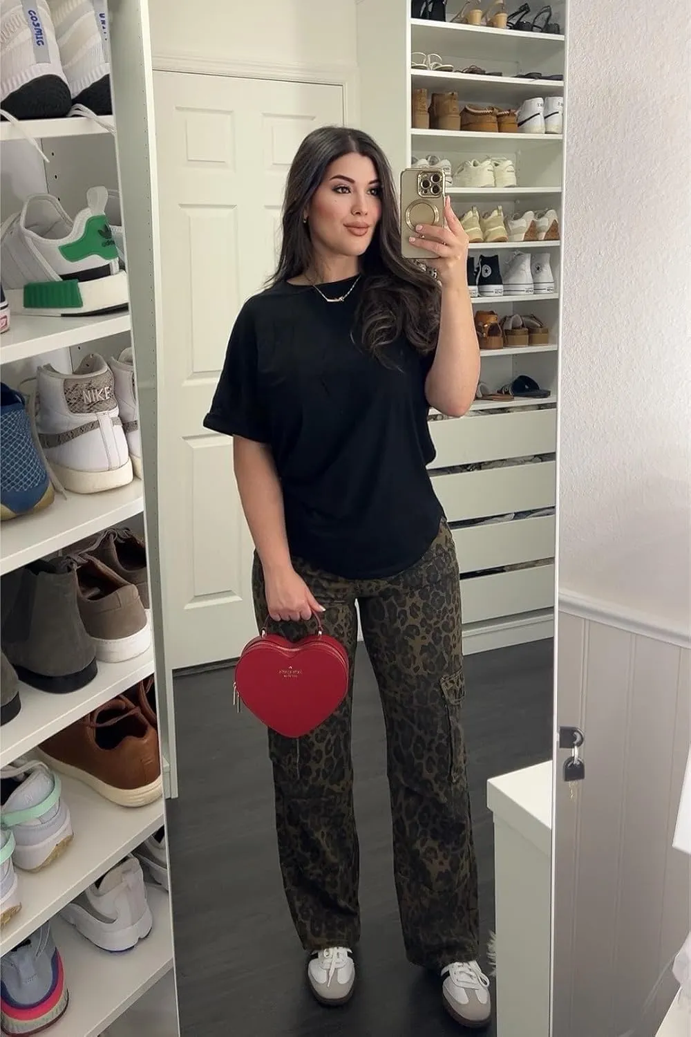 Totatuit Women Oversized Tshirts Casual Crew Neck Rolled Short Sleeve Basic Tee Shirts Cute Loose Summer Tops Workout Clothes