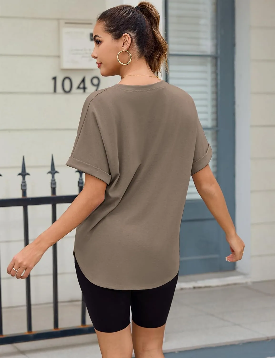 Totatuit Women Oversized Tshirts Casual Crew Neck Rolled Short Sleeve Basic Tee Shirts Cute Loose Summer Tops Workout Clothes