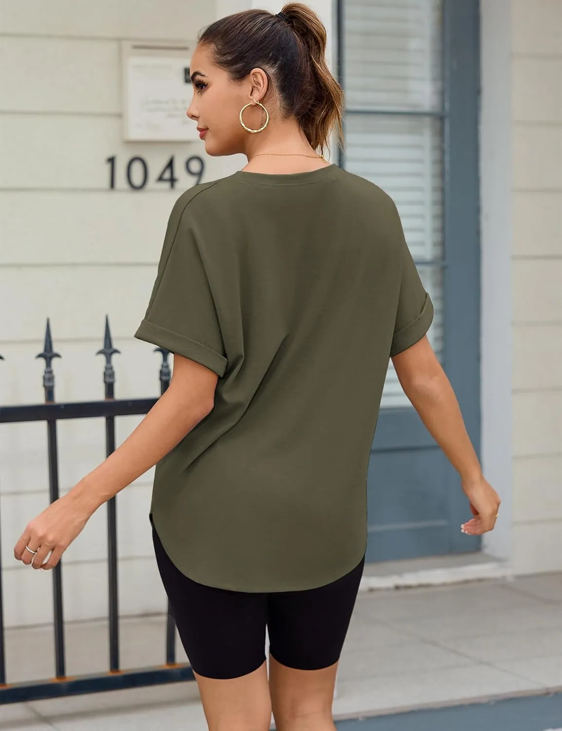 Totatuit Women Oversized Tshirts Casual Crew Neck Rolled Short Sleeve Basic Tee Shirts Cute Loose Summer Tops Workout Clothes